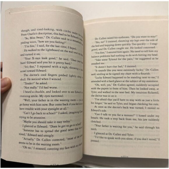 Twilight (Series #1) Paperback Vampire Romance & Young Adult Fantasy Misprint - Picture 4 of 7